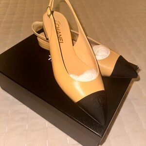 🆕 CHANEL Slingback Beige and Black Flats 🆕